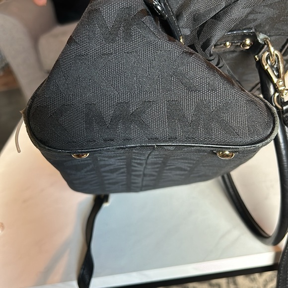 Michael Kors purse - Picture 2 of 6